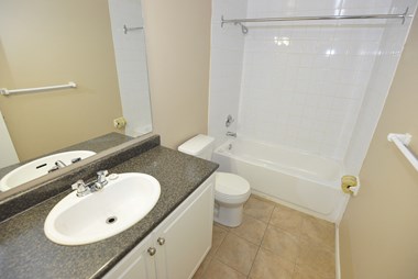 850-906 Wonderland Road 3-4 Beds Apartment for Rent Photo Gallery 1
